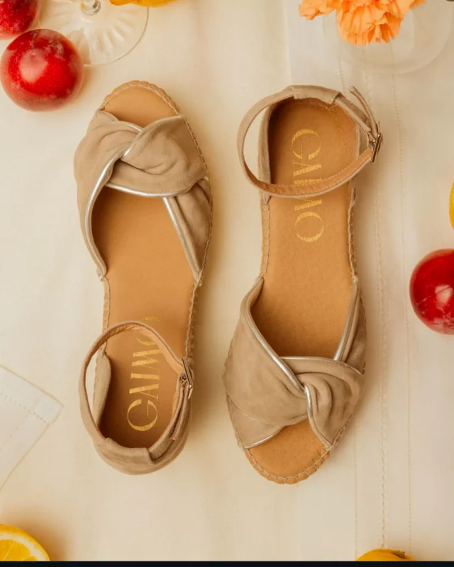 Habéis visto los últimos modelos que hemos subido a web?
#newcollection #ss25 #springsummercollection #zaragoza #tiendasdezaragoza #streetstyle #madeinspain #zapatosdeunpalmo #palmoshop
